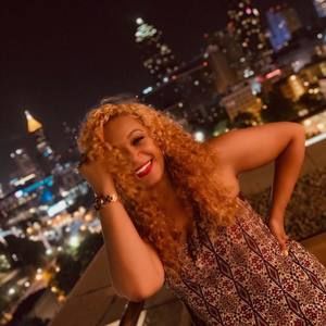 Meet your Posher, Dionna